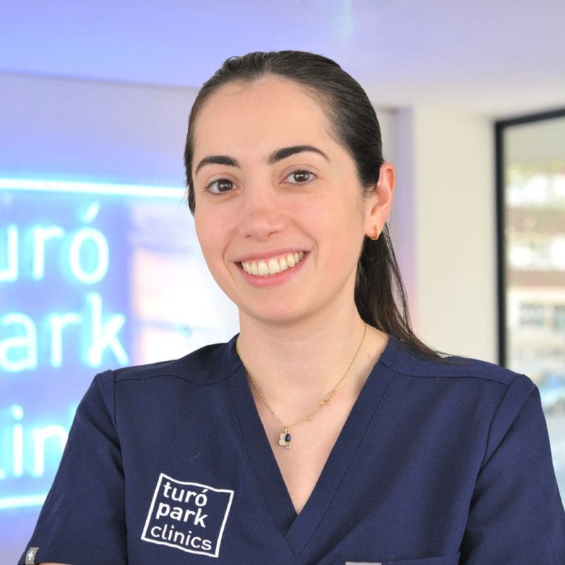 Tratamiento de periodontitis en Barcelona realizado por un especialista en Periodoncia en Turó Park Clinics.