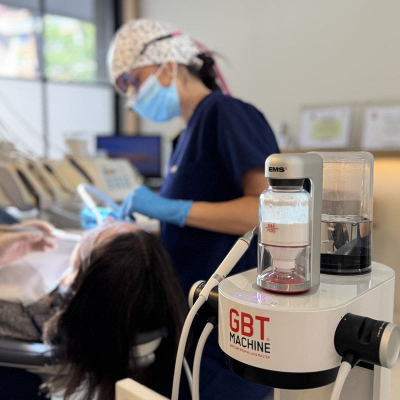 Periodontitis treatment in Barcelona performed by a Periodontics specialist at Turó Park Clinics.